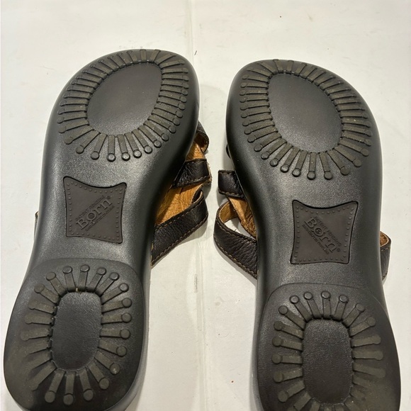 Born Woman’s Black Slide Sandal Size 6 Hand Crafted Leather Shield Design - Picture 7 of 9